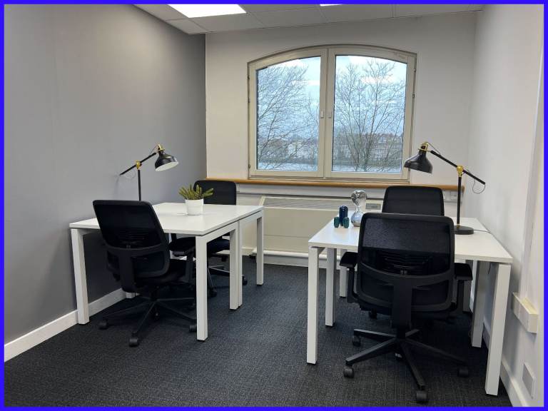 London - SE1 7TL, 3 Desk serviced office to rent at Vintage House 