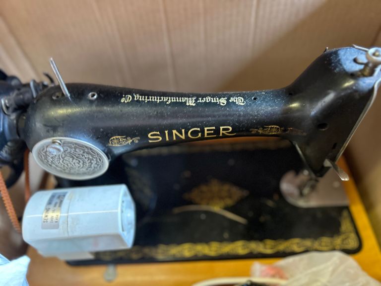 Vintage 1930s Singer sewing machine