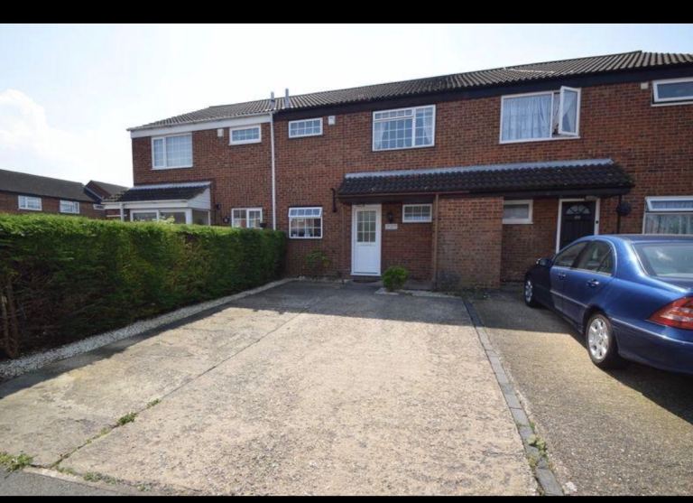 3 Bedroom Semi-Detached for Rent LU40UX