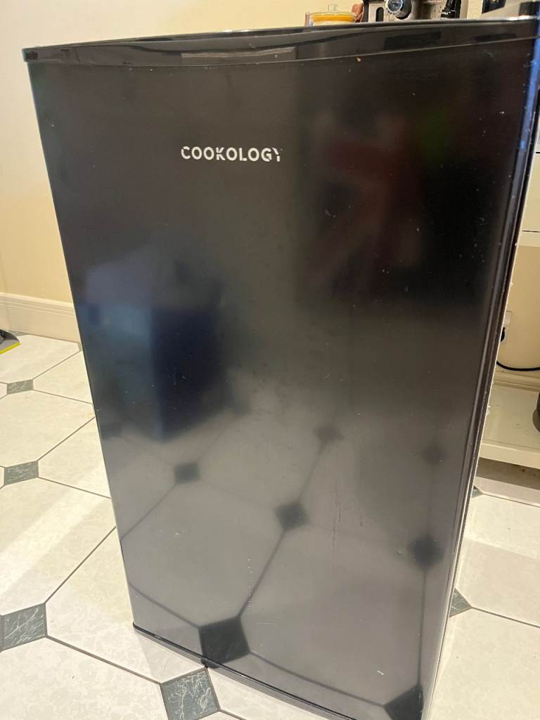COOKOLOGY UCIF93BK Refrigerator - Fair Condition