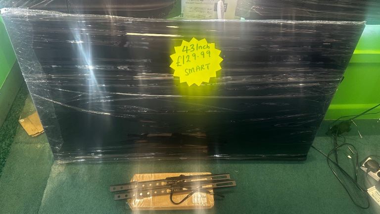 43" Hisense 4K Smart TV + FREE Wall Mount Bracket - Warranty