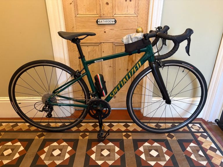 2022 Specialized ALLEZ sport ladies road bike in vgc 49 cm frame