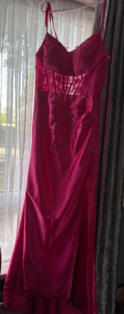 Stunning Hot Pink Prom/Evening Dress – Size M