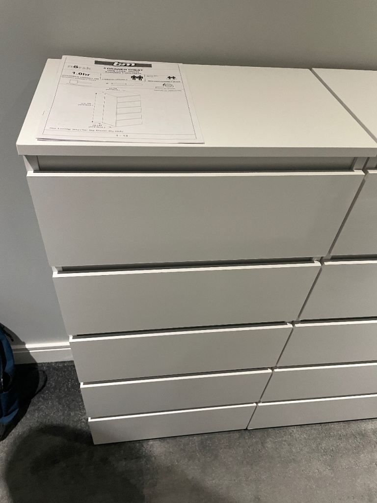 5 Drawer Unit in a White Gloss Finish. Slim and Compact 29 cm Depth. Two for sale.