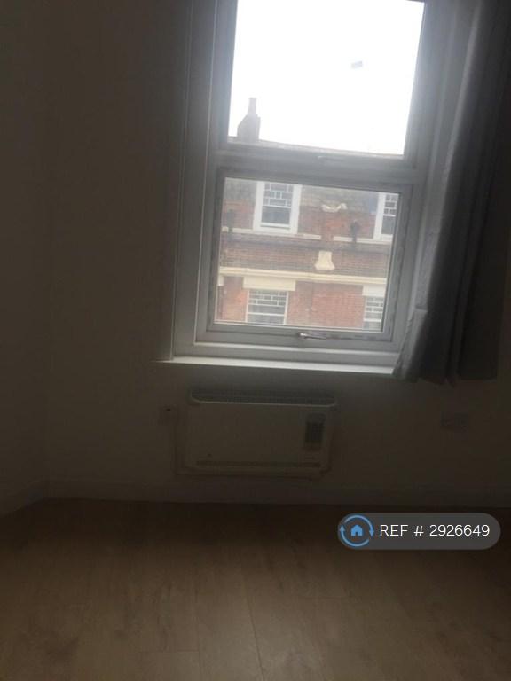 Studio flat in Broadway, London, W13 (#2926649)