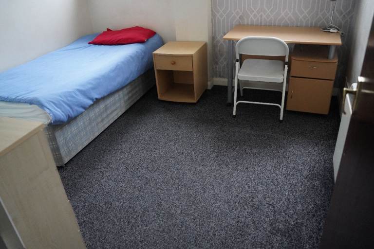 Room to let in town centre 