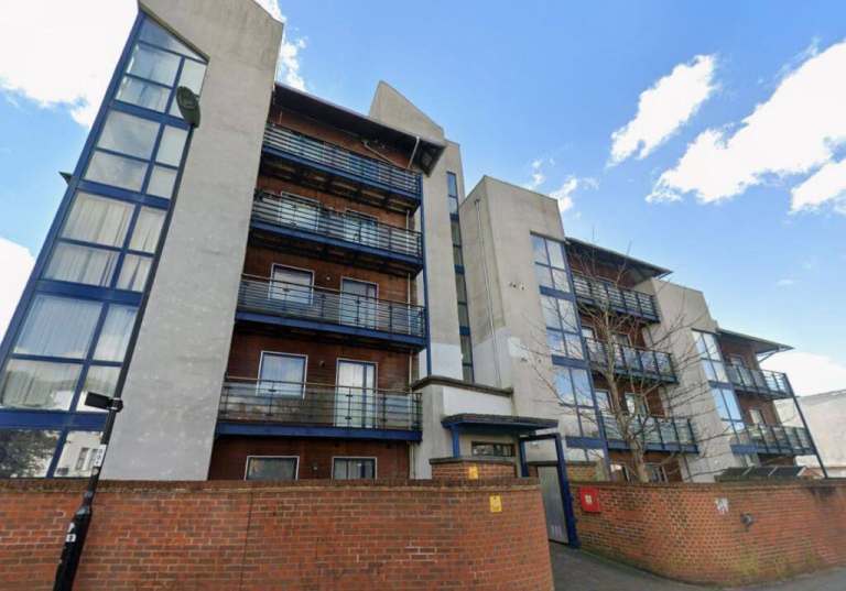 2 Bedroom Flat to Rent in Croydon Area, (CR0 6AT) DSS welcome (over 35 years)