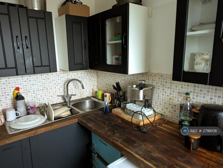 2 bedroom flat in Market Jew St, Penzance, TR18 (2 bed) (#2798108)