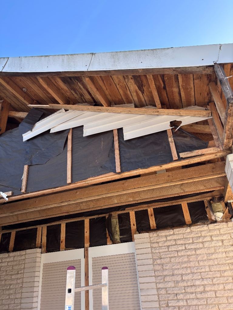 Handyman Available – Shelves, Furniture, Mounting