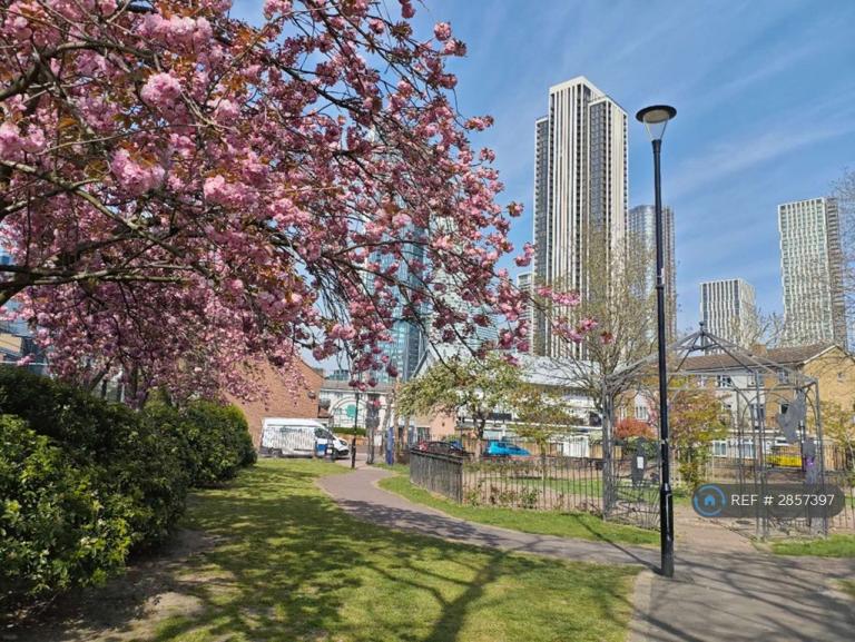 3 bedroom house in Hickin St, London, E14 (3 bed) (#2857397)