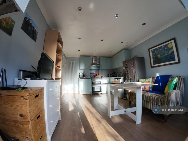 1 bedroom house in Ernest Road, Kingston Upon Thames, KT1 (1 bed) (#1698733)