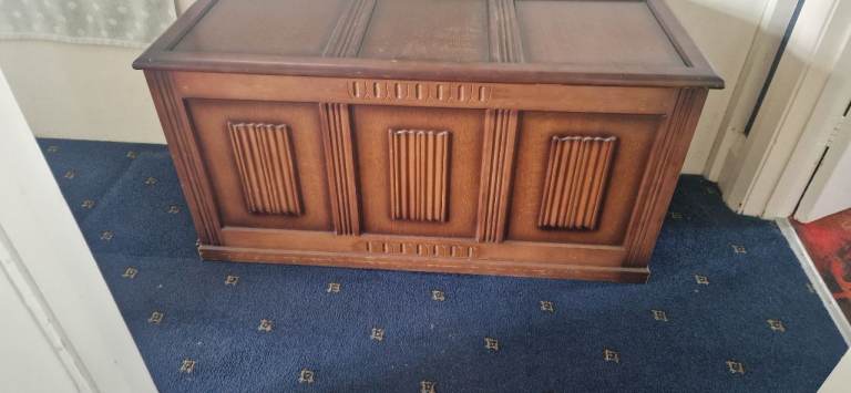 Wooden Blanket Box / Storage Chest – Good Condition