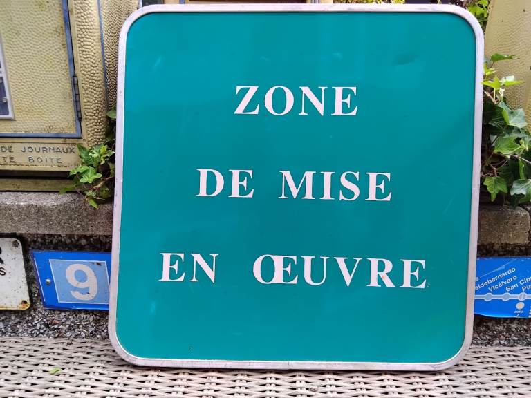 GENUINE FRENCH METAL GOLF RELATED SIGN GREEN WITH WHITE LETTERS ZONE De MISE en CEUVRE - VGC