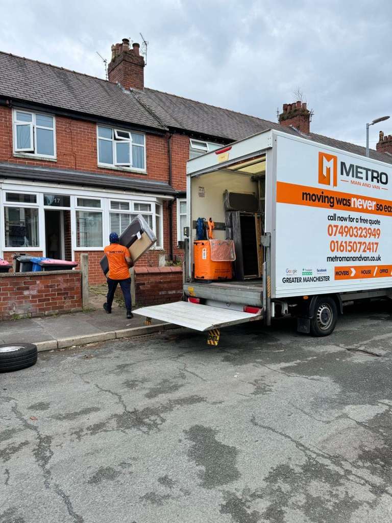 Metro Man and van Warrington/Greater  Manchester