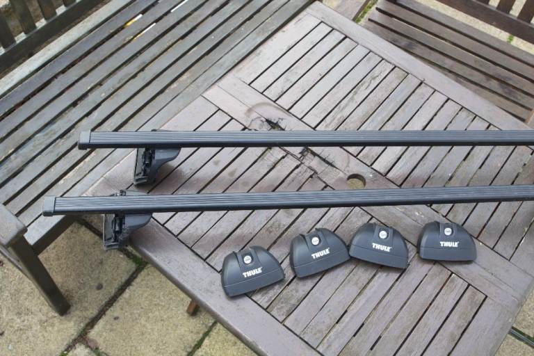 Thule roof bars with mounting kit
