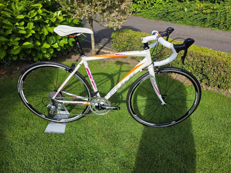 Fuji Finest 1.3 Road Bike Shimano Groupset Medium Frame 700c Wheels