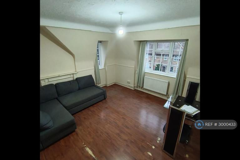 3 bedroom flat in Battersby Road, London, SE6 (3 bed) (#3000433)