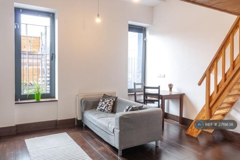 Studio flat in Edgware Road, London, NW2 (#2719838)