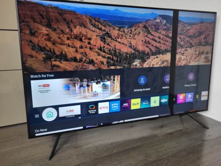 SAMSUNG 55 inch Smart 4K Ultra HD HDR LED TV - screen has a black line ...
