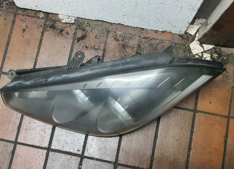 Hyundai Coupe S 111 Left Side Headlight 2006