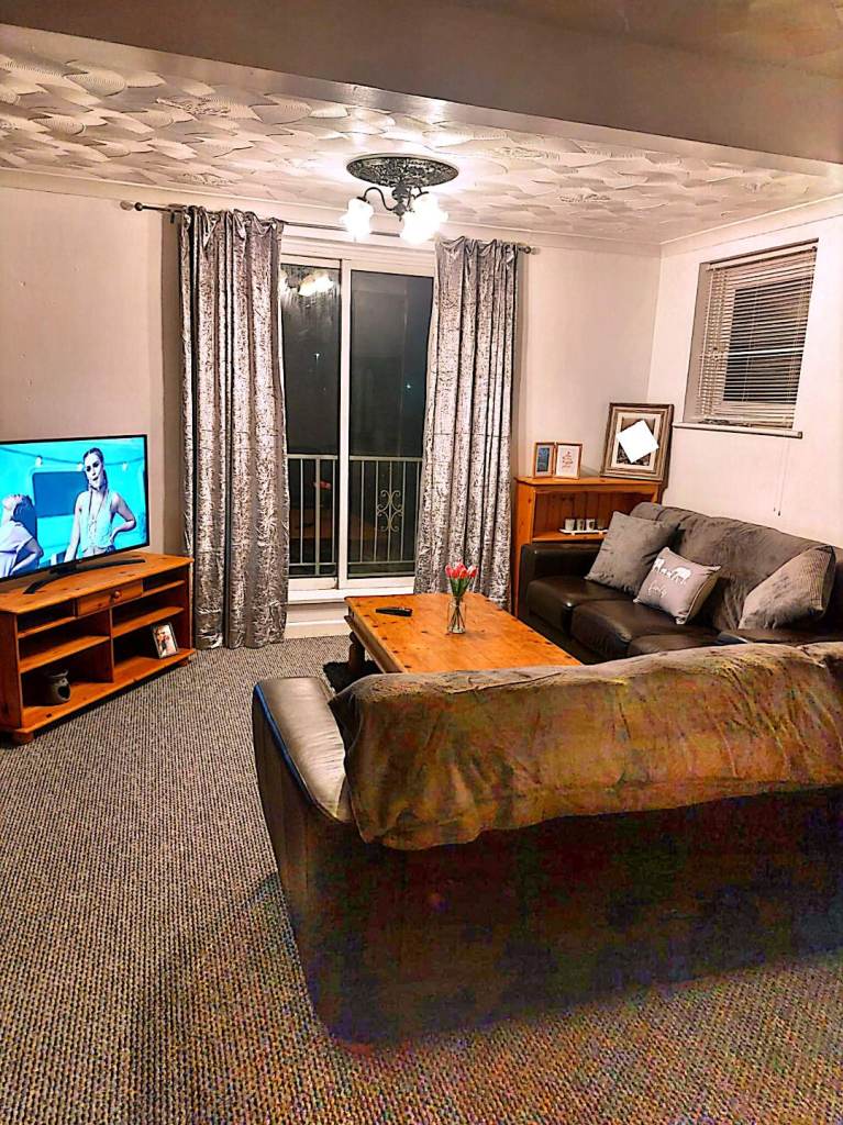 Fully furnished good size double bedroom annexe
