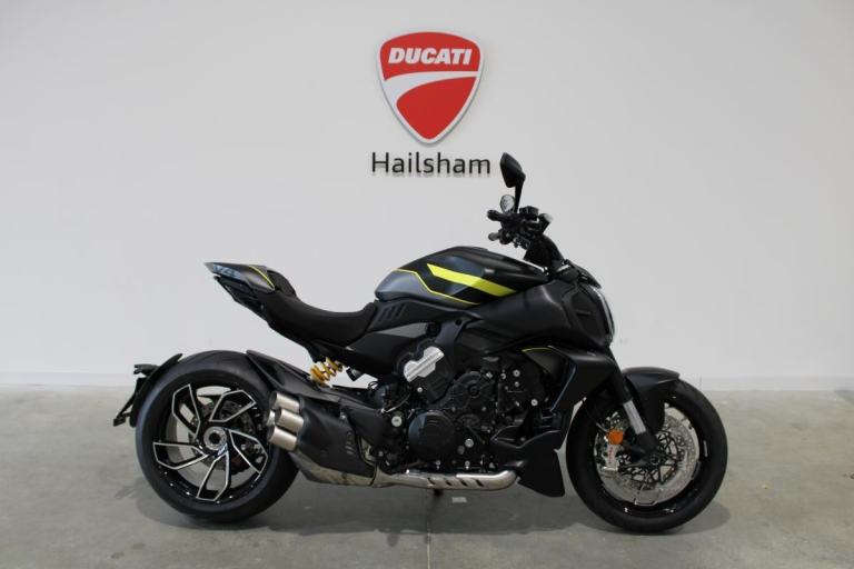 Ducati Diavel v4, New and Unregistered, Black Roadster Livery