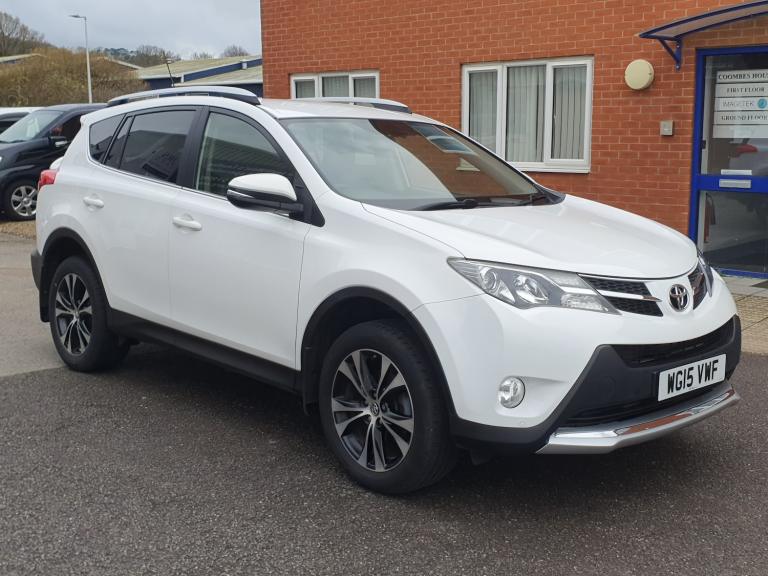 2015 Toyota RAV4 2.2 D-4D Invincible SUV 5dr Diesel Manual 4WD Euro 5 (150 ps)