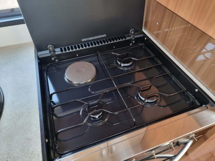 2014 Lunar Quasar 564 Used Caravan