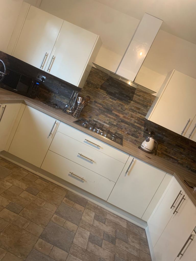 Spacious 3-Bedroom Home with Modern Kitchen & Large Side Yard