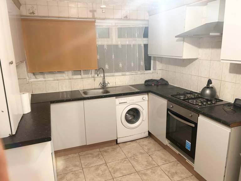 3 Bed room family spacious house to rent (Please no Agents) 