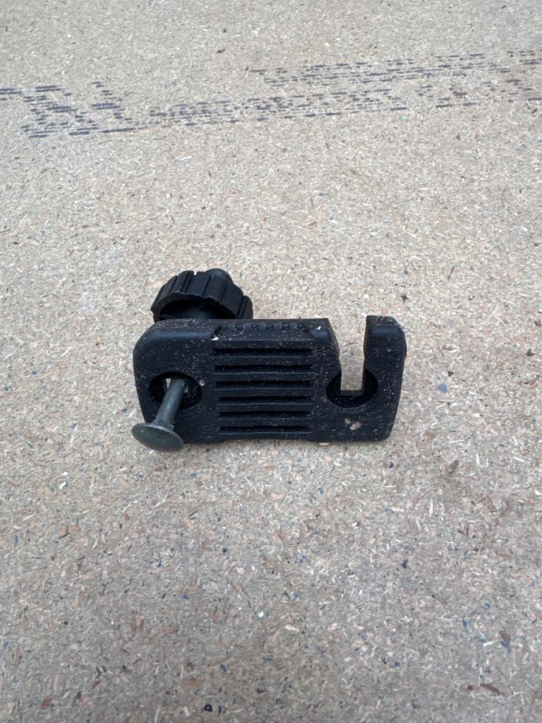 Fapa roof box missing clamp - for John