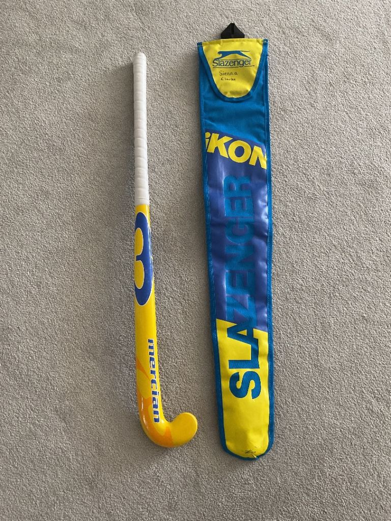 Mercian carbon fibre hockey stick 34”/10-12 years with bag in great condition