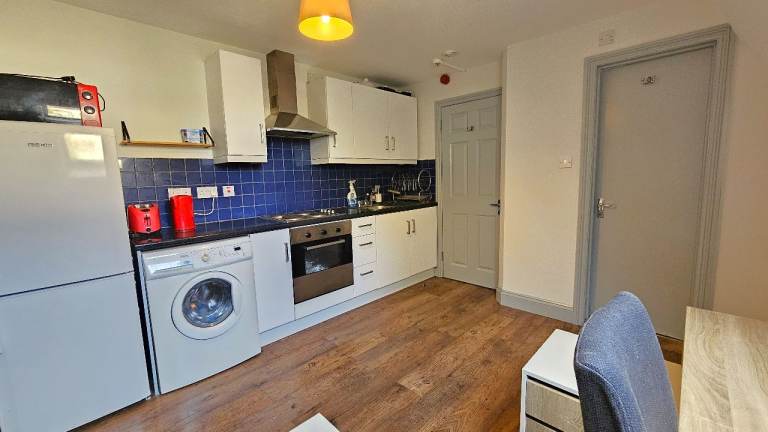 Second floor one bedroom flat to rent in Cricklewood