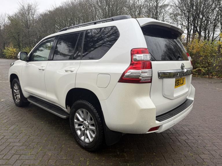 TOYOTA LAND CRUISER 2.8 D Icon 2016