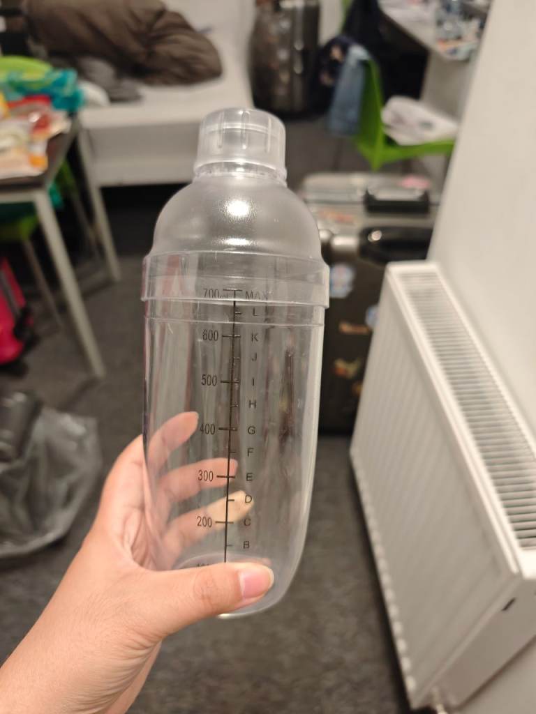 Clear Plastic Drinks Shaker with Measurements – As Good As New