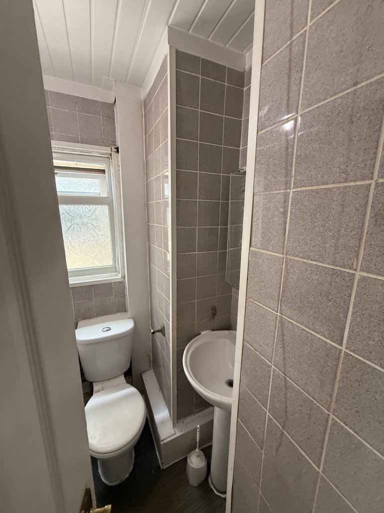 3 Bedrooms 2 Bathrooms Ground Floor Massionette to rent in Hayes UB4