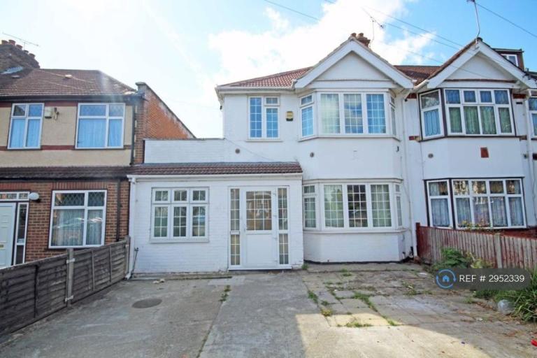 4 bedroom house in The Close, Isleworth, TW7 (4 bed) (#2952339)
