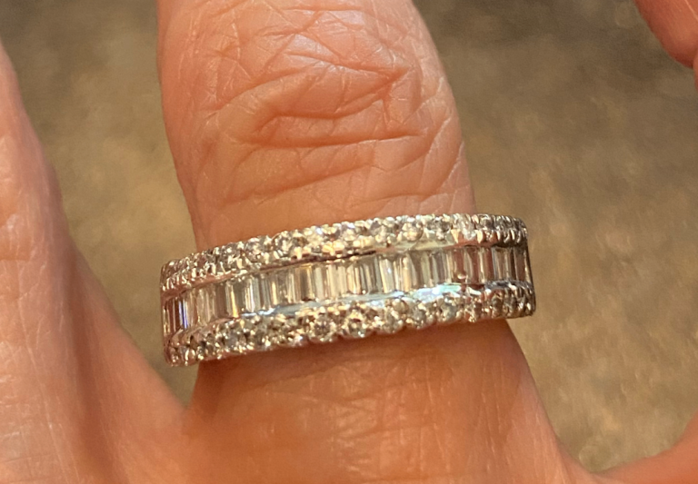 Stunning 1ct Diamond Half Hoop Ring 18ct White Gold - Size O coll/del only