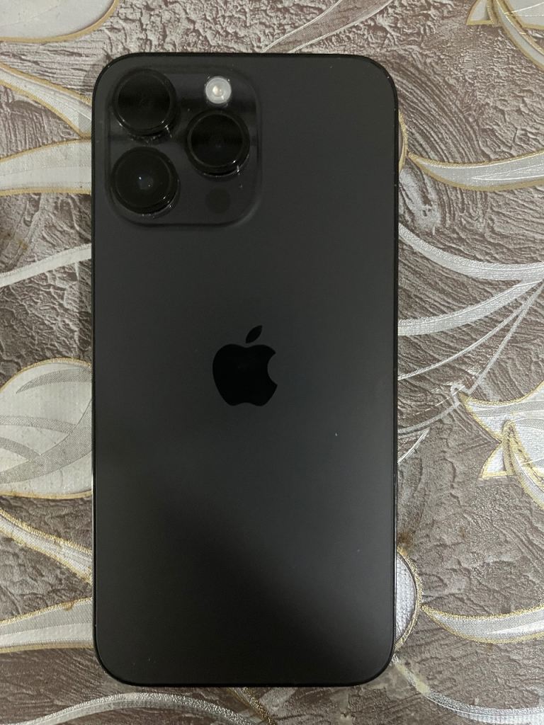 iPhone 14 Pro Max like new - screen protector on