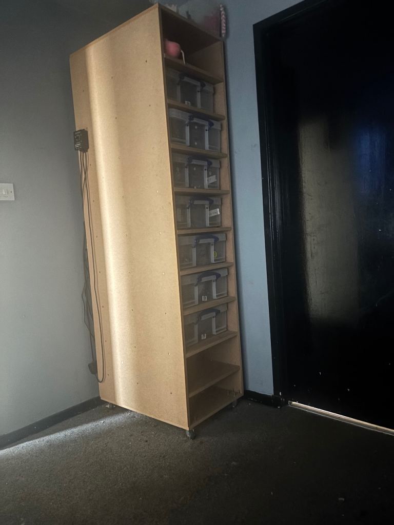 Snake Rack for 7 snakes with head pads