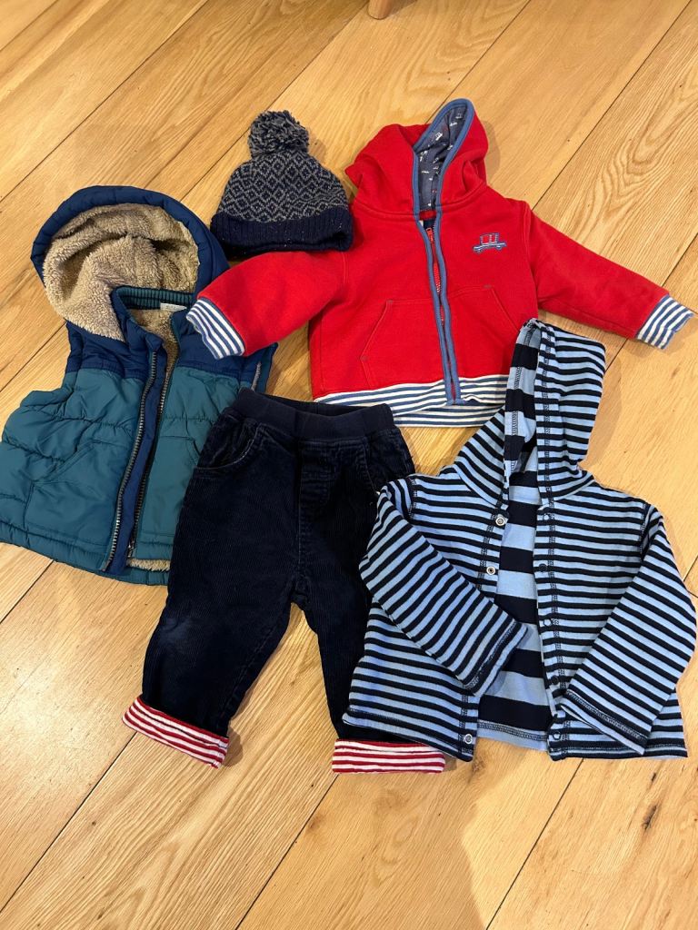 Bundle of baby clothes 