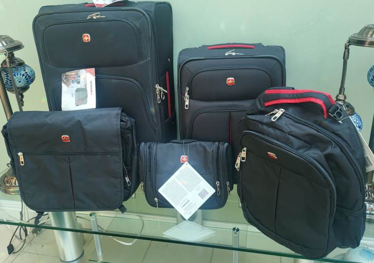 Wengar 5 piece designer luggage set. BRAND NEW