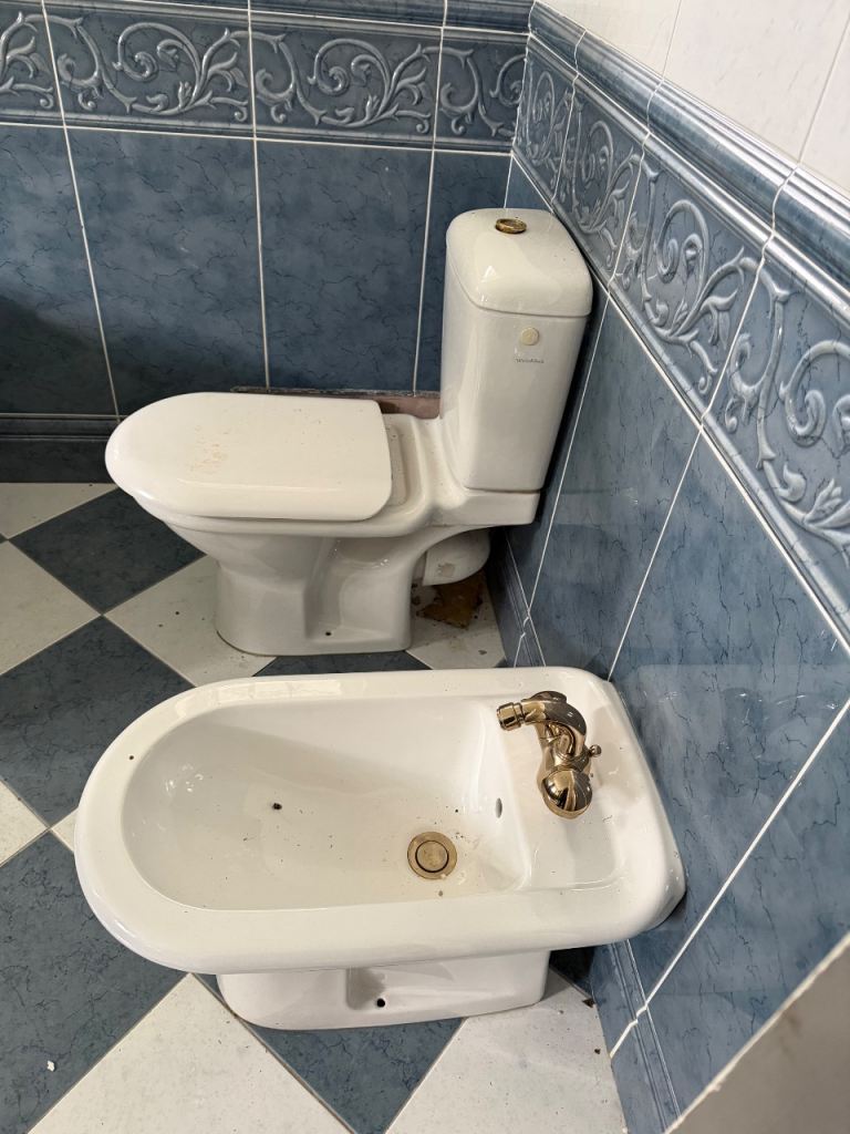 Bathroom fixtures used 