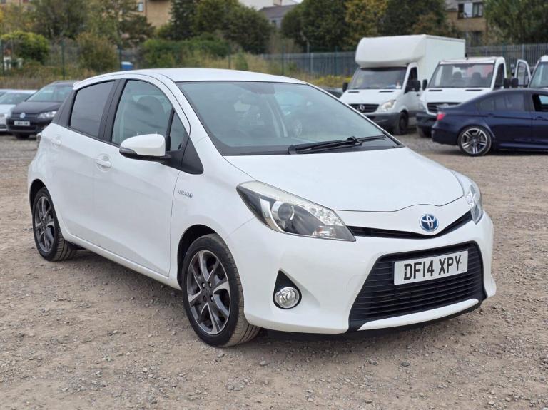 2014 Toyota Yaris 1.5 VVT-h Trend Hatchback 5dr Petrol Hybrid CVT Euro 5 (101 ps) Hatchback Hybri...