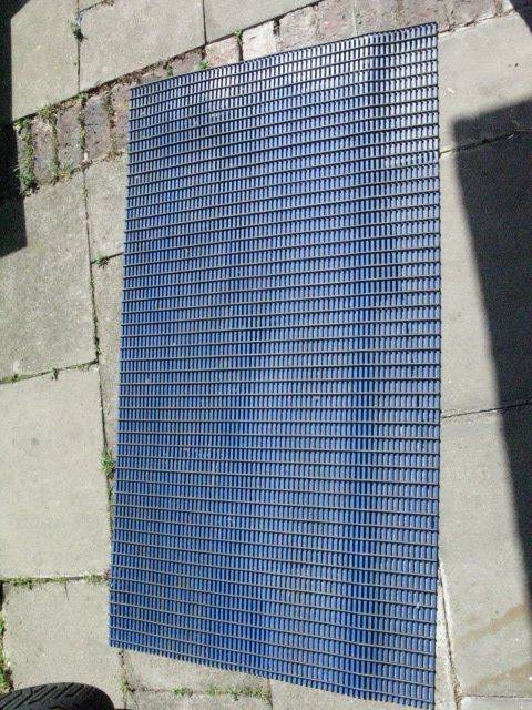 Heavy Duty Industrial anti-slip mat .SafetyGrid Elevated Grid Matting. Size : 91cm by 160cm