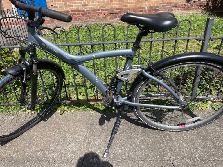 Btwin elops fully suspension bike 6 speed 700 C wheel size in good condition  Everything works 