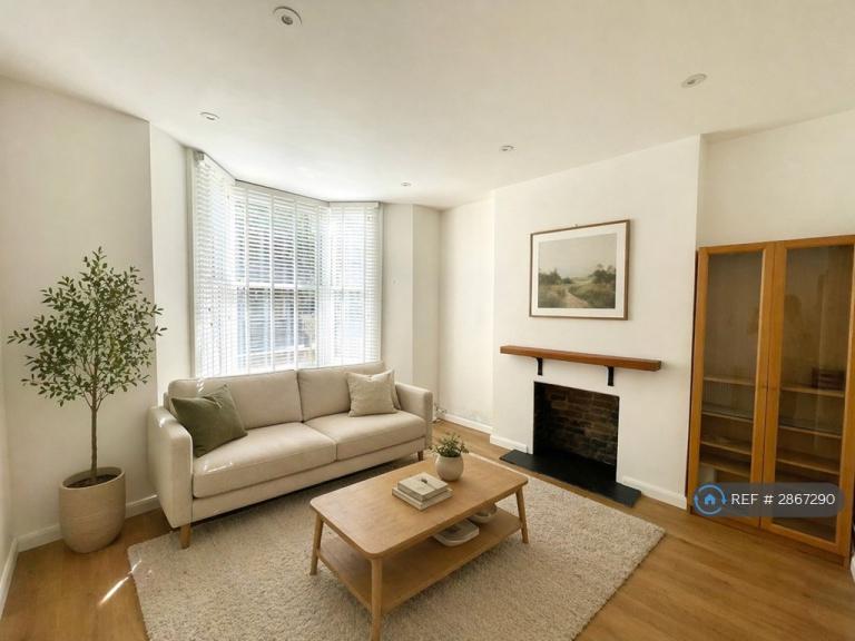 2 bedroom flat in Saltoun Road, London, SW2 (2 bed) (#2867290)