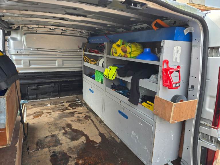 Renault trafic shelves 