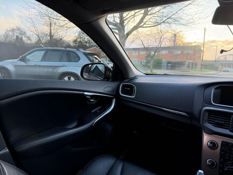 2015 Volvo V40 Cross Country 2.0 D4 Lux Nav Euro 6 (s/s) 5dr HATCHBACK Diesel Manual