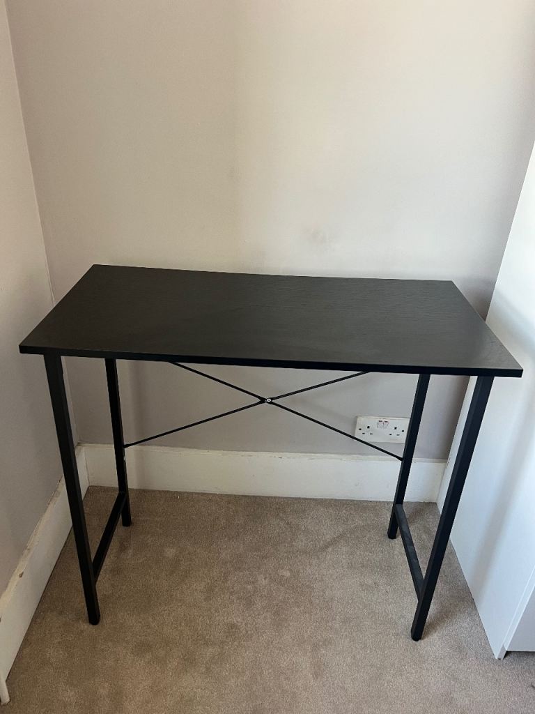 Simple Black Desk, Compact and Sturdy